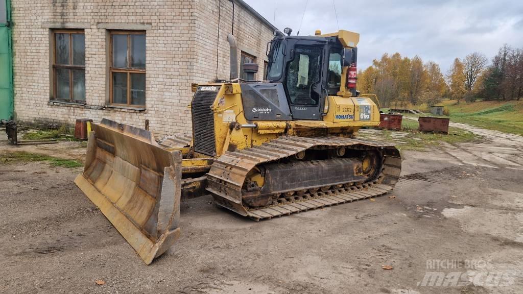 Komatsu D 61 PX-15 Buldozere pe senile