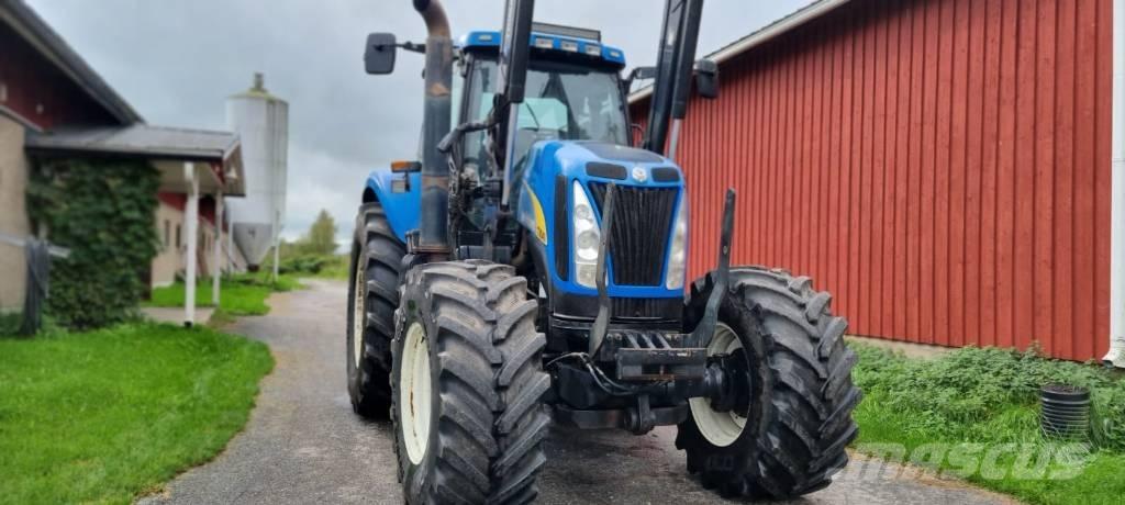 New Holland T 8040 Tractoare