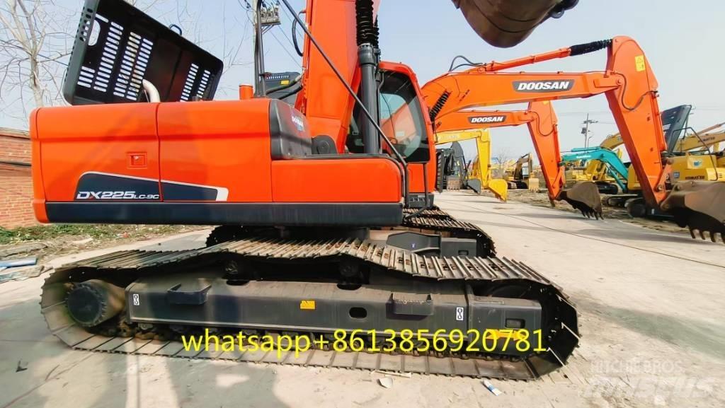 Doosan DX 225 Excavatoare pe șenile
