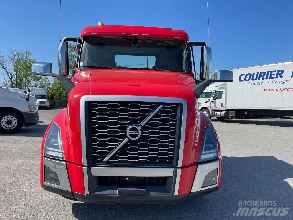 Volvo VNL64T300 Autotractoare