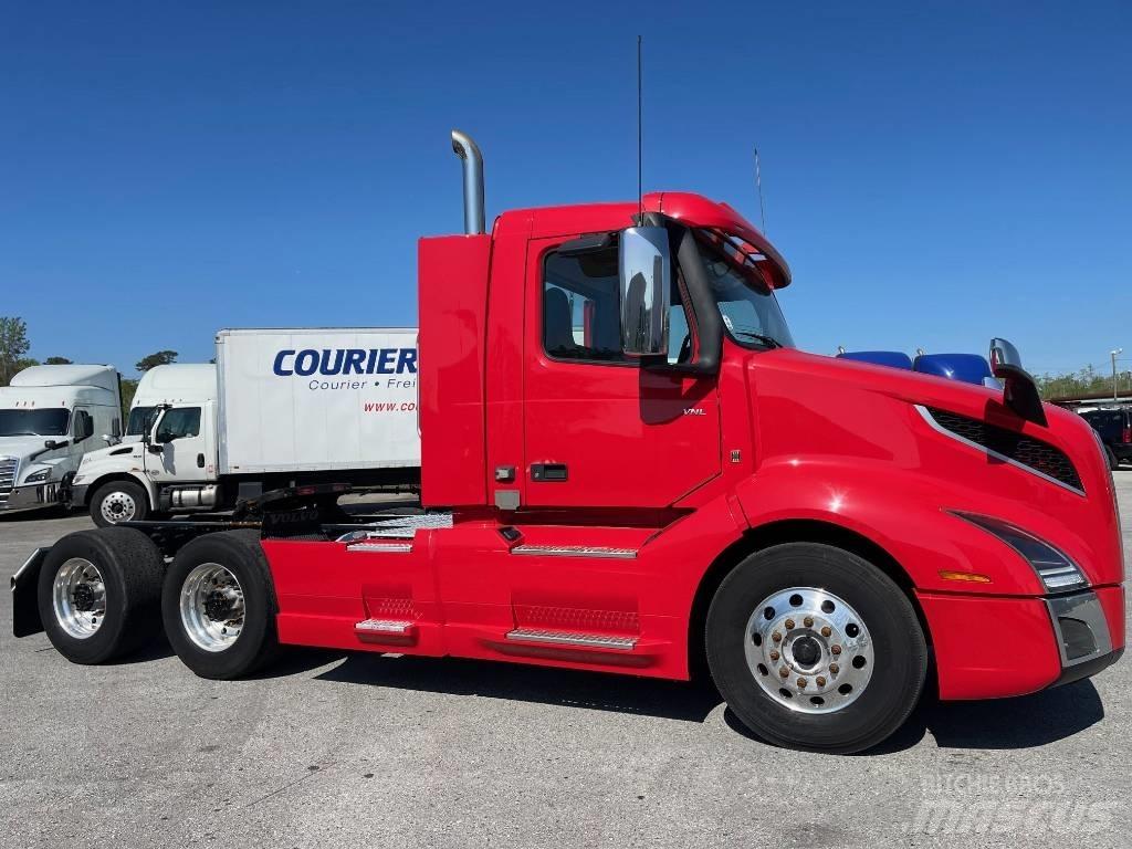 Volvo VNL64T300 Autotractoare