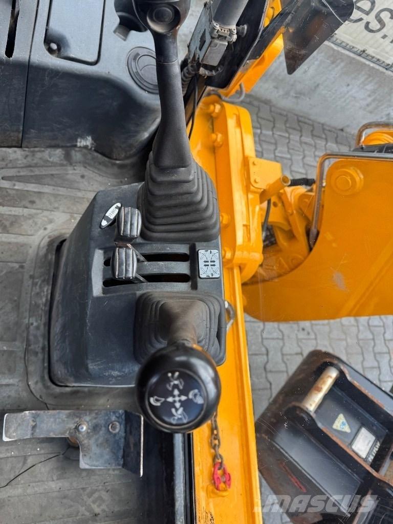 JCB 2 CX Buldoexcavatoare