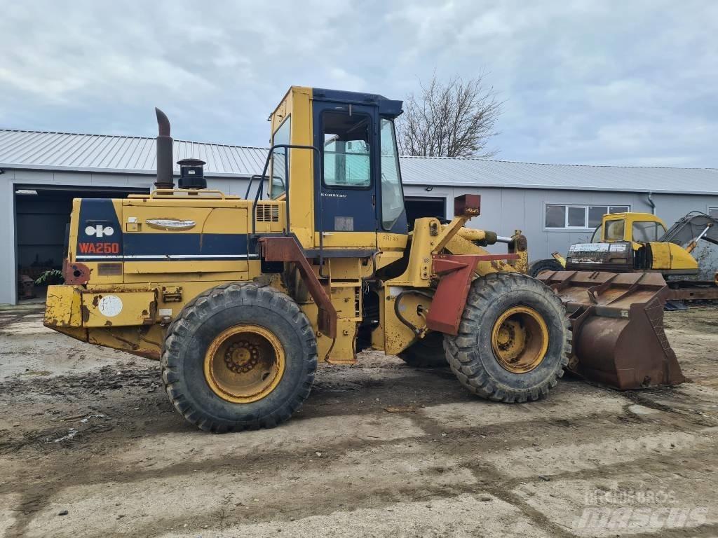 Komatsu WA 250 Incarcator pe pneuri