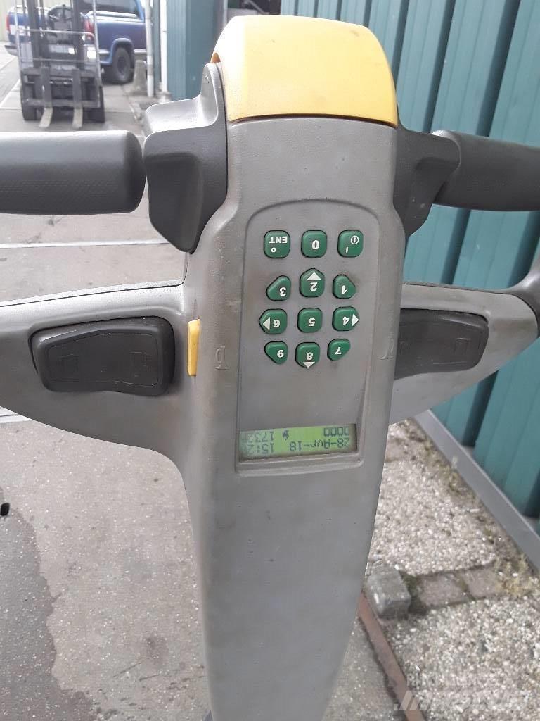 Nissan PLL160 Transpaleta manuala