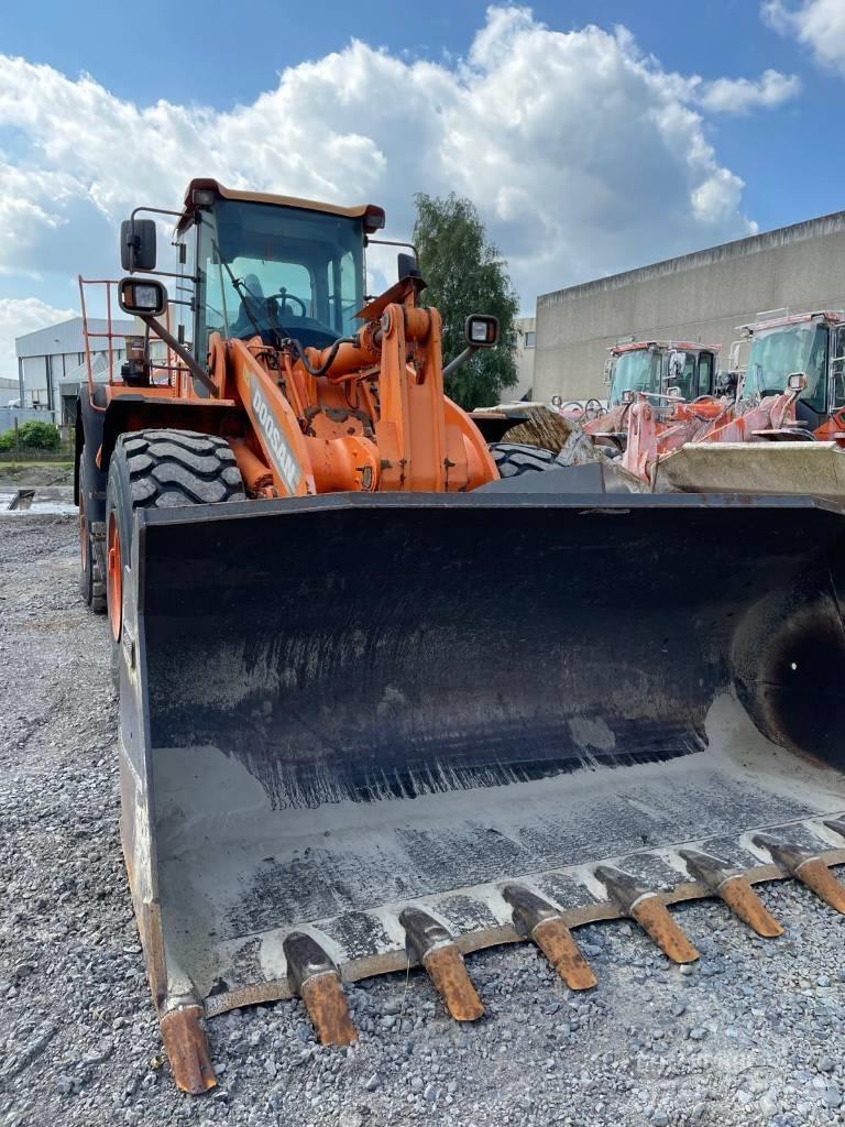 Doosan DL 420 Incarcator pe pneuri