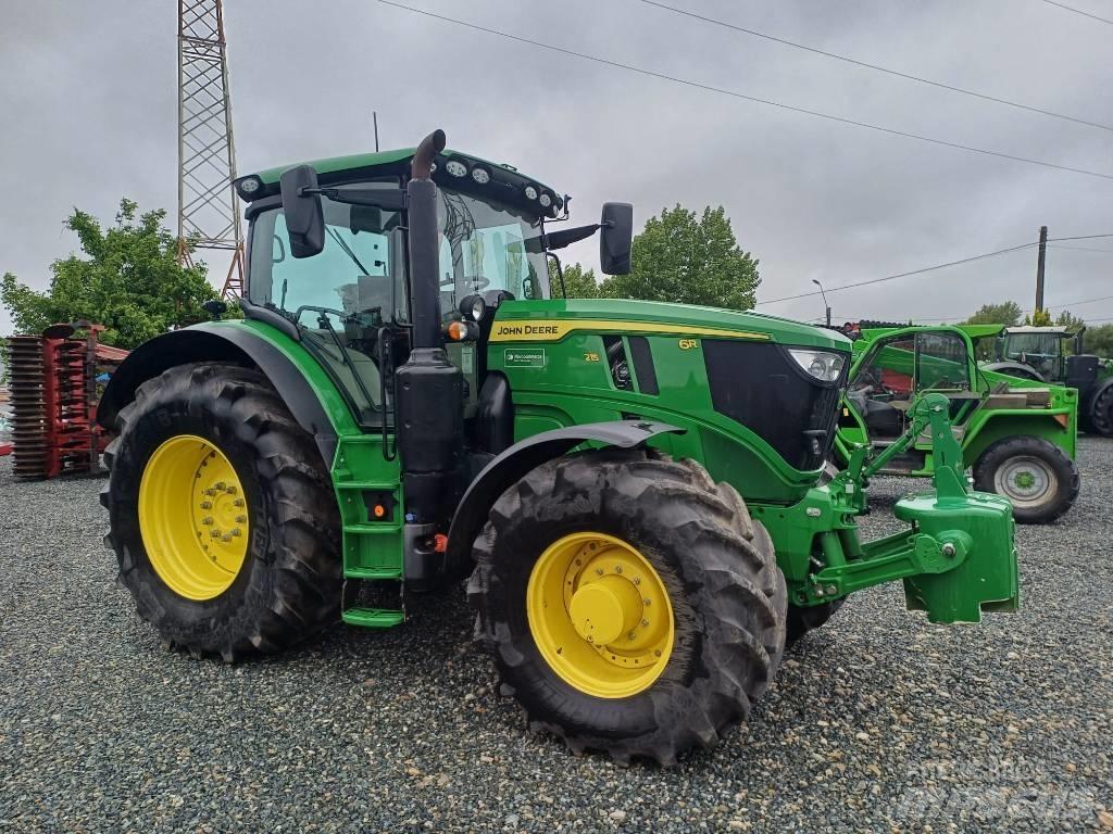 John Deere 6R 215 Tractoare
