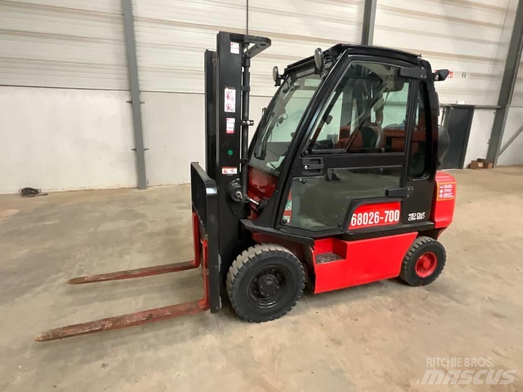 Nissan U1 D2 A 25 LQ Stivuitor GPL