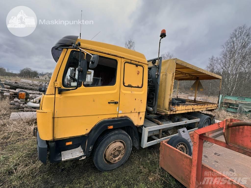 Mercedes-Benz 1117 L Camion cu carlig de ridicare