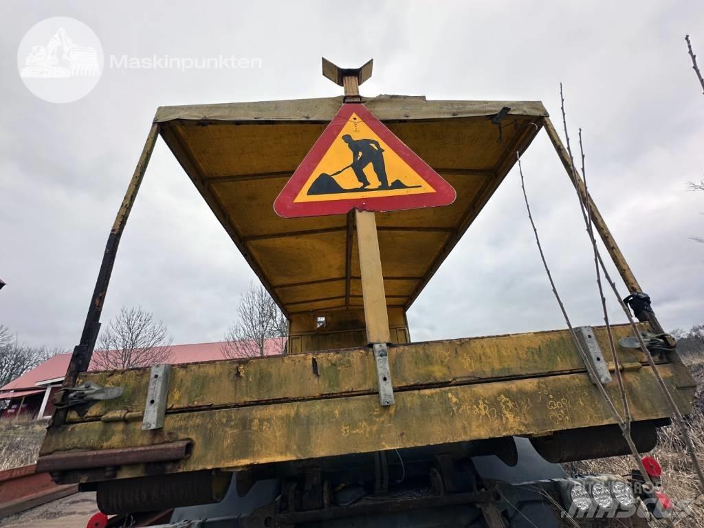 Mercedes-Benz 1117 L Camion cu carlig de ridicare