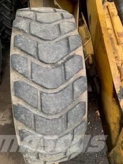CAT 910 Incarcator pe pneuri