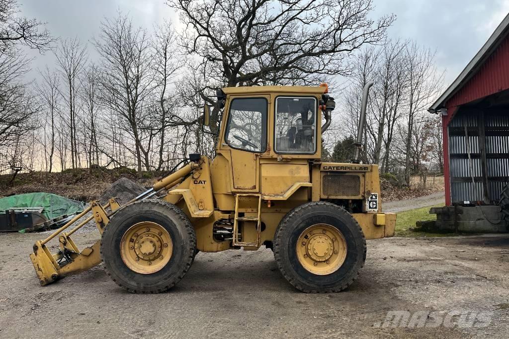 CAT 910 Incarcator pe pneuri