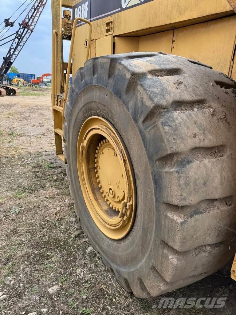 CAT 988F Incarcator pe pneuri