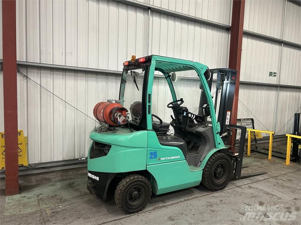 Mitsubishi FG25N Stivuitor GPL