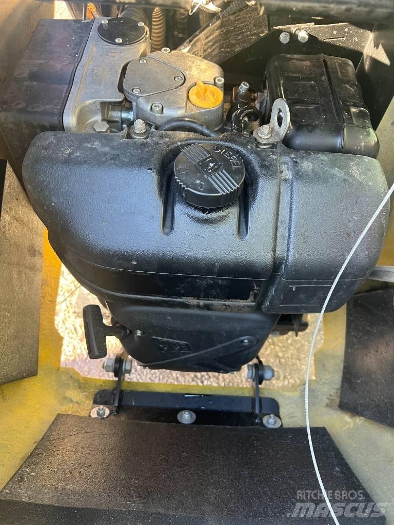 JCB HT D5 Autobasculante cu senile