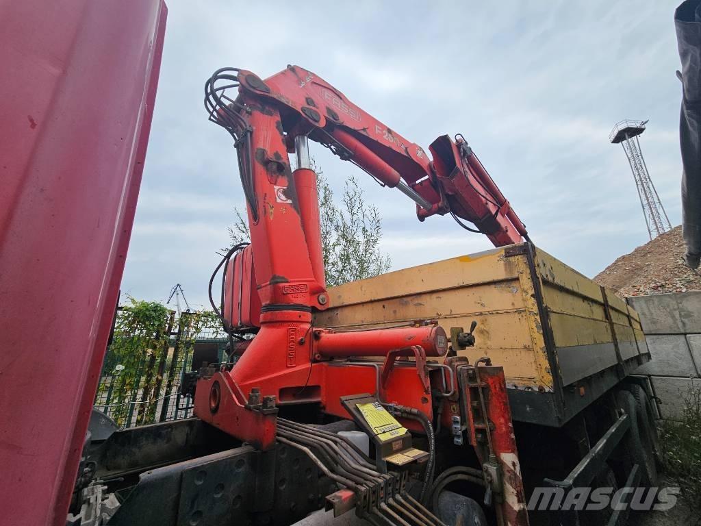 Scania P 94 FASSI Autocamioane