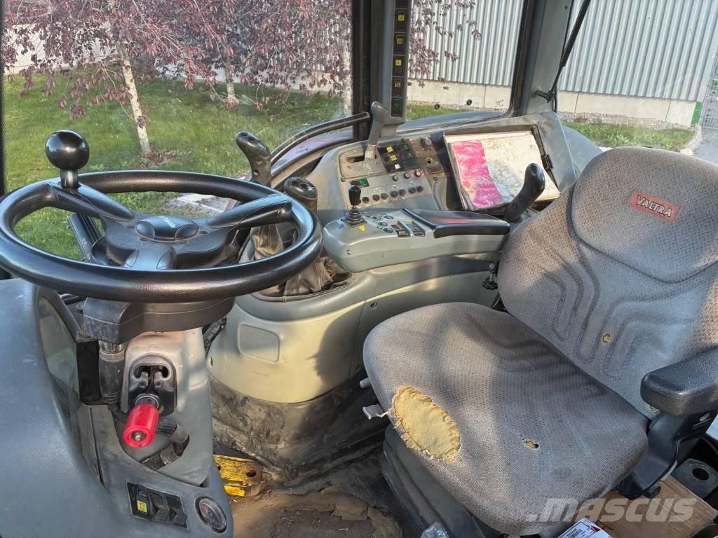 Valtra Traktor T 140 Tractoare
