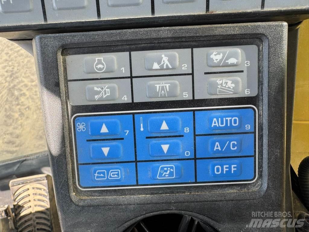 Komatsu PW180-11 Excavatoare cu roti