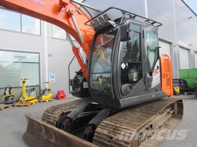 Hitachi ZX 135 Excavatoare pe șenile
