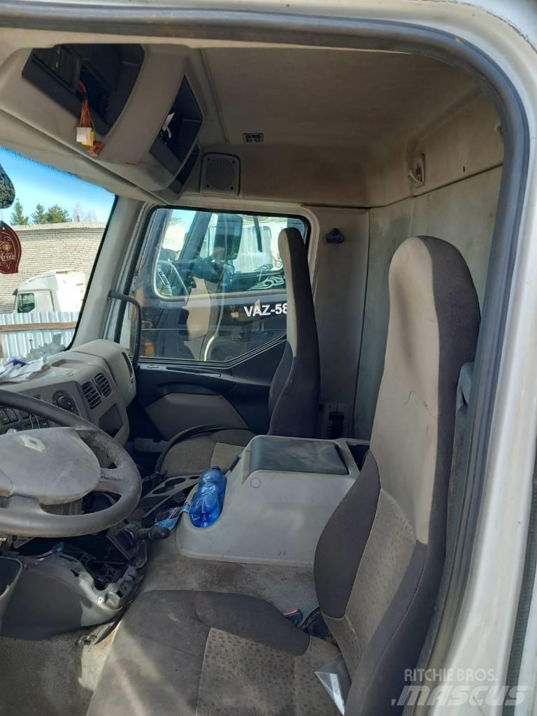 Renault Midlum 240 Cabine si interior