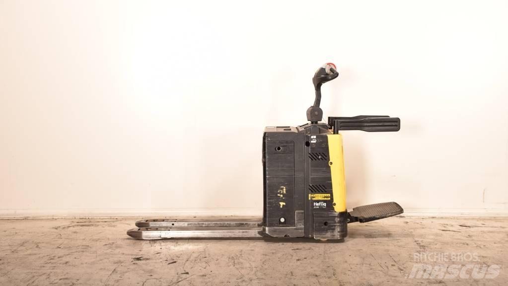 Hyster P 2.0 S Transpaleta cu platforma