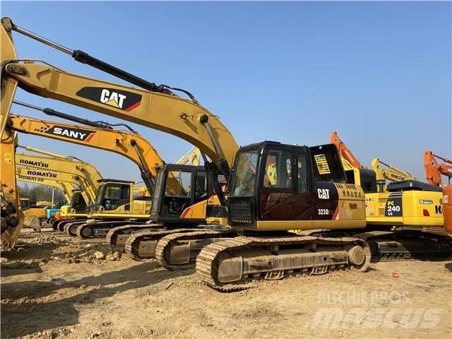 CAT 323D Excavatoare pe șenile
