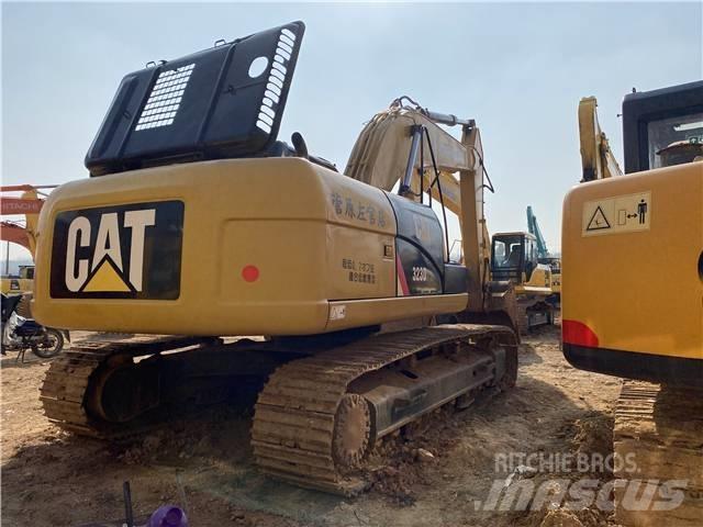 CAT 323D Excavatoare pe șenile
