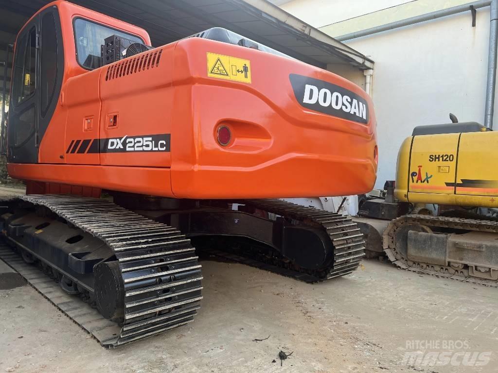Doosan DX225LC Excavatoare pe șenile
