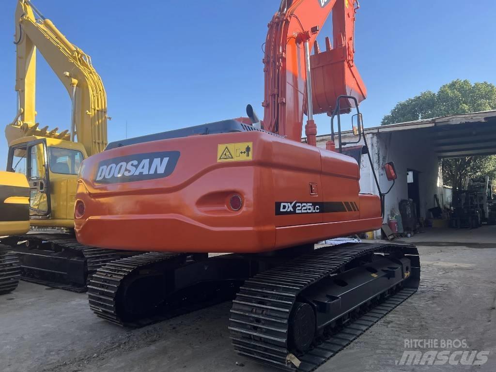 Doosan DX225LC Excavatoare pe șenile
