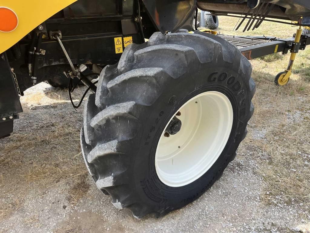 New Holland CSX 7080 Combine de secerat