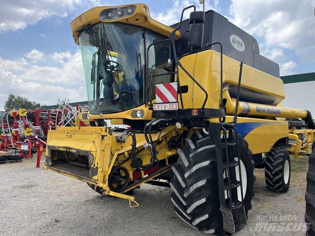 New Holland CSX 7080 Combine de secerat