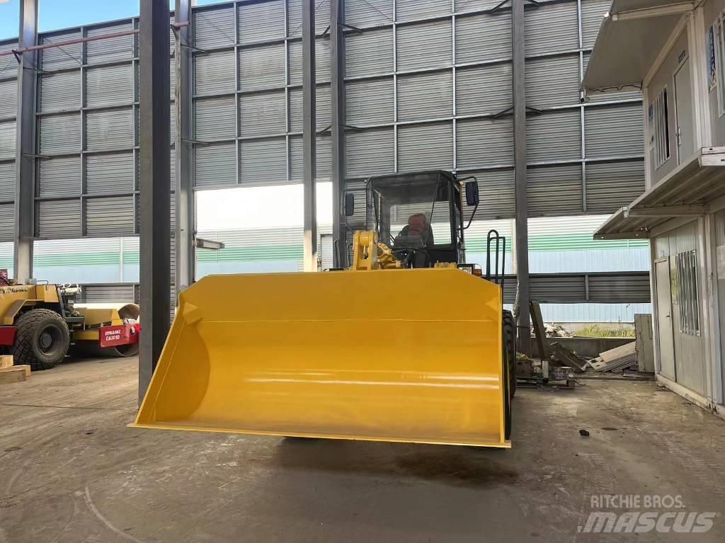 Komatsu WA 320-3 Incarcator pe pneuri