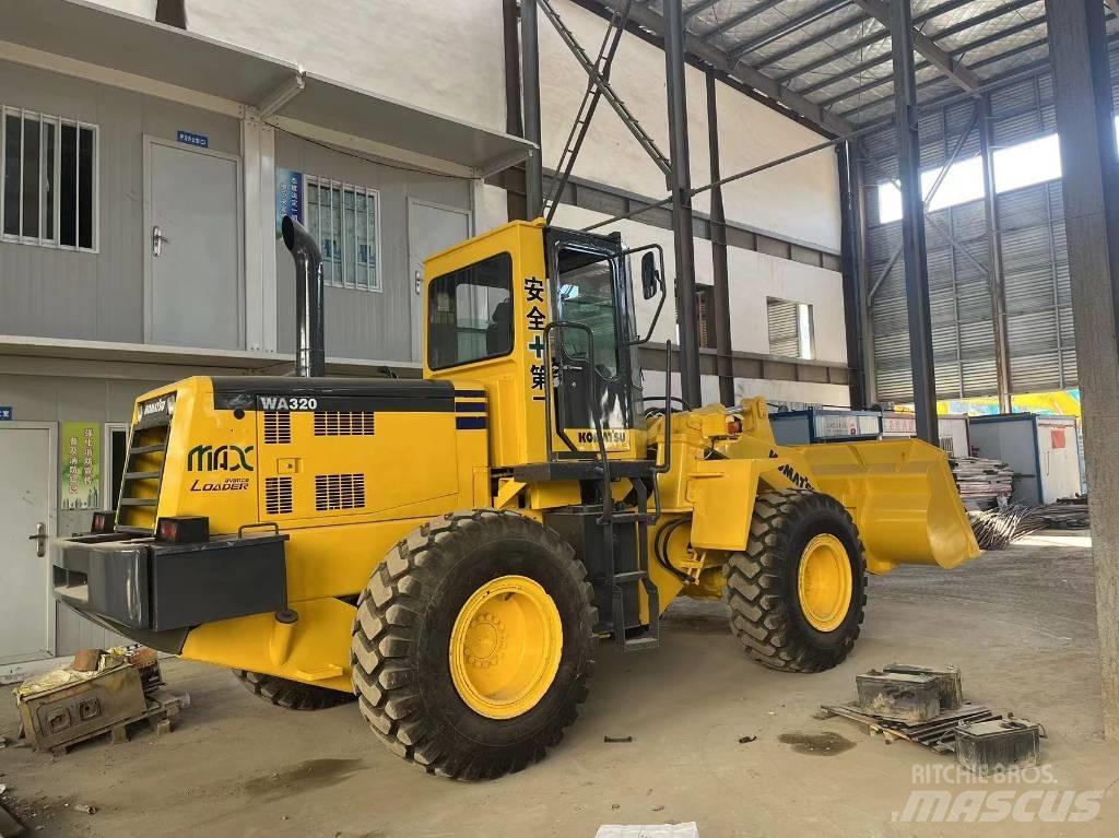Komatsu WA 320-3 Incarcator pe pneuri