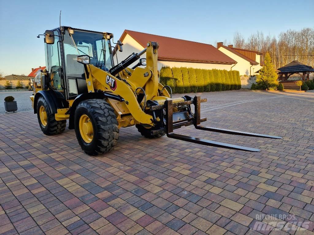 CAT 906 M Incarcator pe pneuri