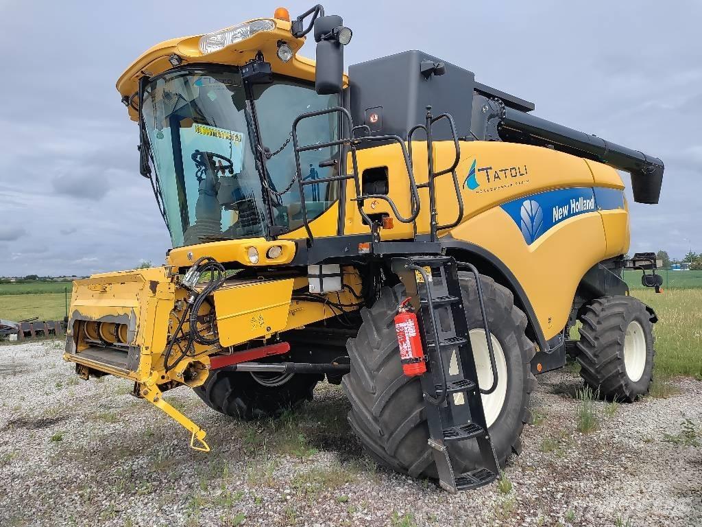 New Holland CX 8070 Combine de secerat