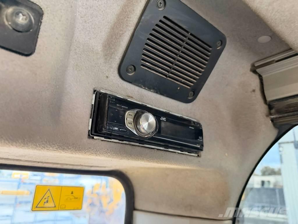 CAT 323D L Excavatoare pe șenile
