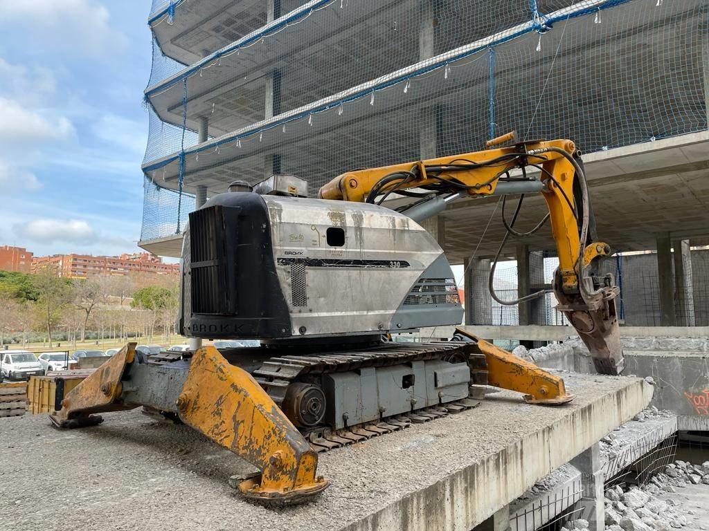 Brokk 330 Diesel Excavatoare de demolare