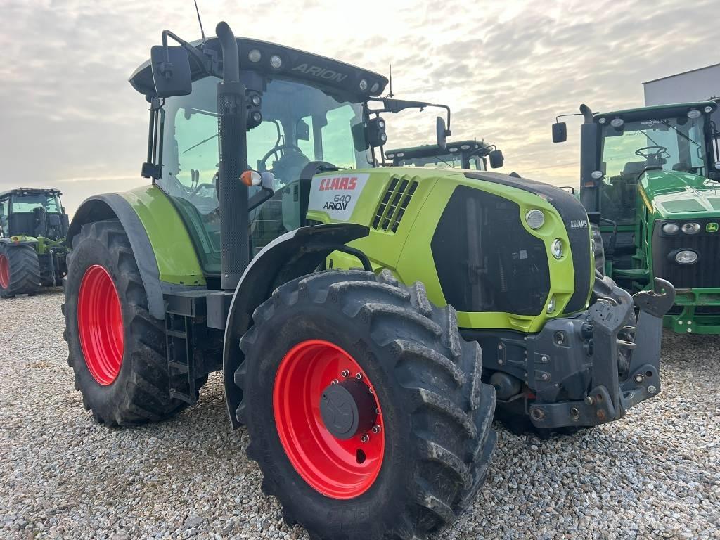 CLAAS Arion 640 Tractoare