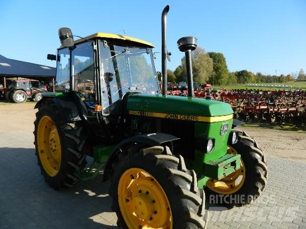 John Deere 2250 Tractoare