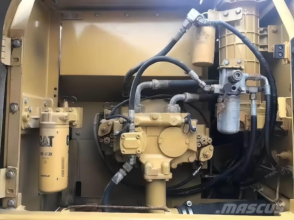 CAT 323 D Excavatoare pe șenile
