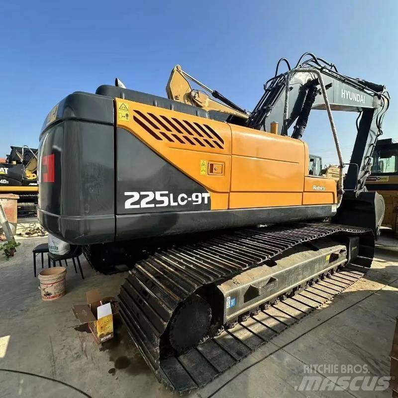 Hyundai R225 Excavatoare pe șenile
