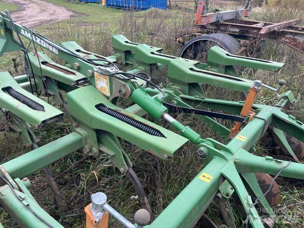 Amazone Cenius 4002 pluguri pentru dalta