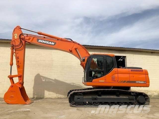 Doosan DX 225 Excavatoare pe șenile

