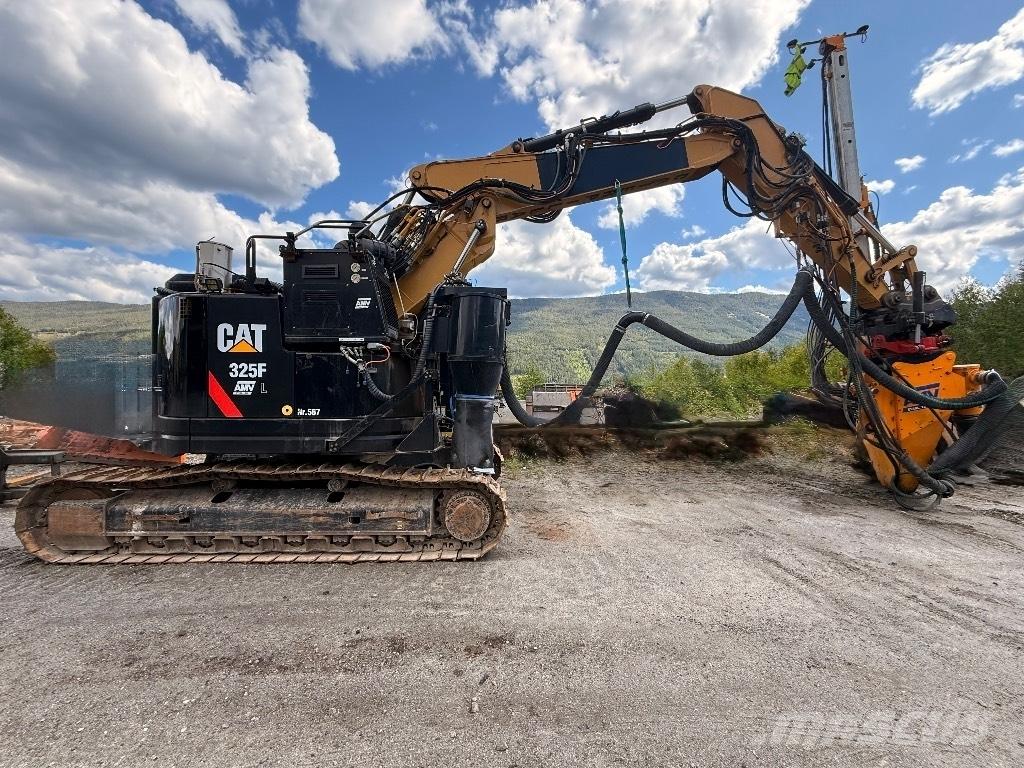 CAT 325 FL CR Excavatoare speciale