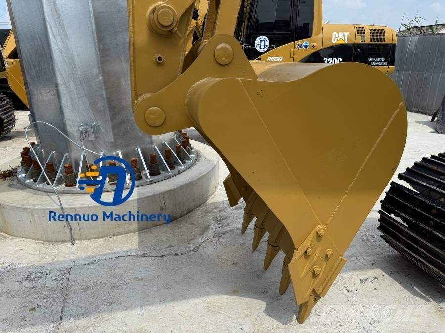 CAT 320B Excavatoare pe șenile
