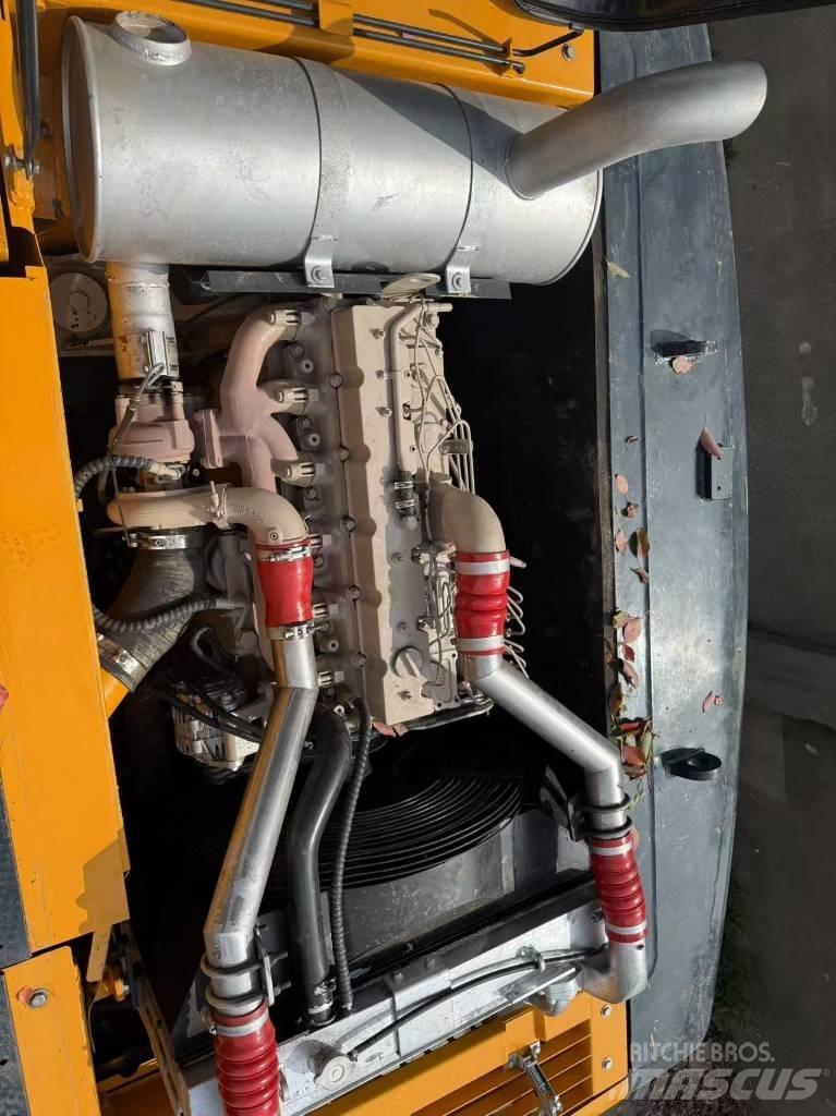Hyundai 305 Excavatoare pe șenile
