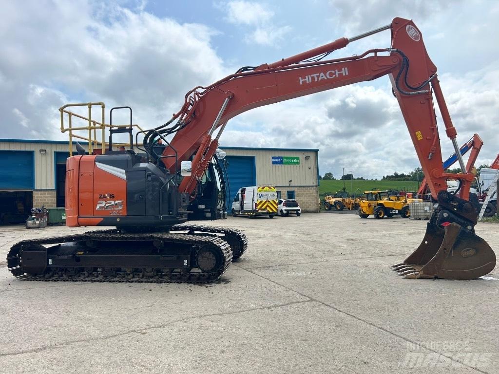 Hitachi ZX225 USLC-7 Excavatoare pe șenile
