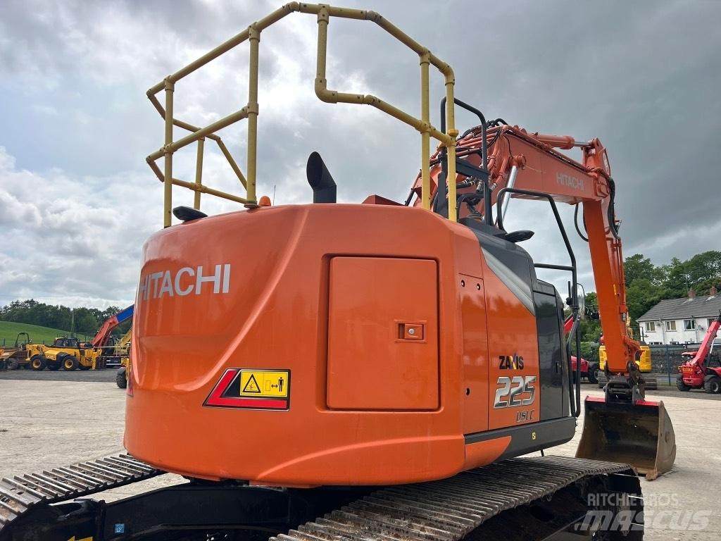 Hitachi ZX225 USLC-7 Excavatoare pe șenile
