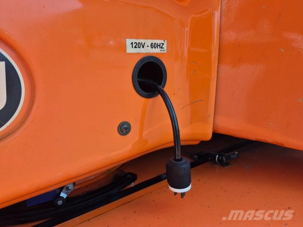 JLG E 450 AJ Nacele cu brat articulat