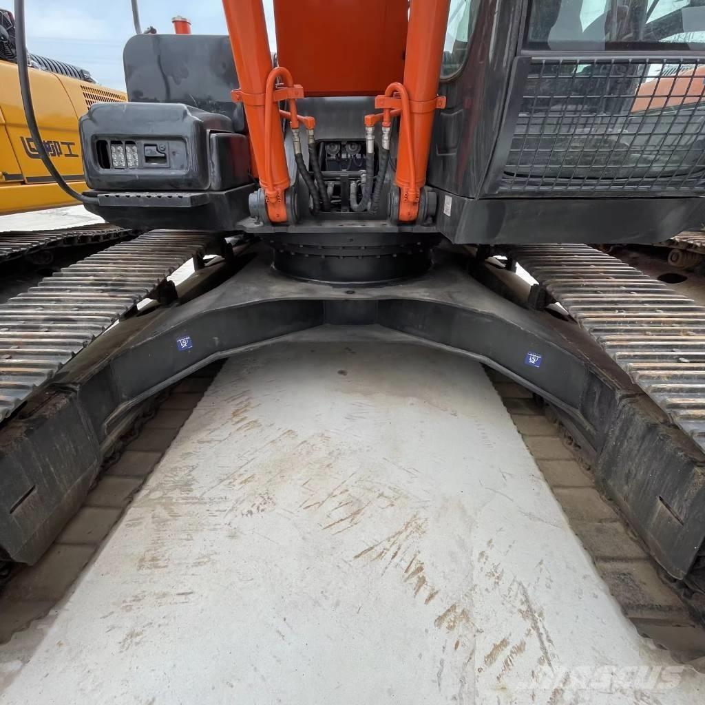 Hitachi ZX 240 Excavatoare pe șenile
