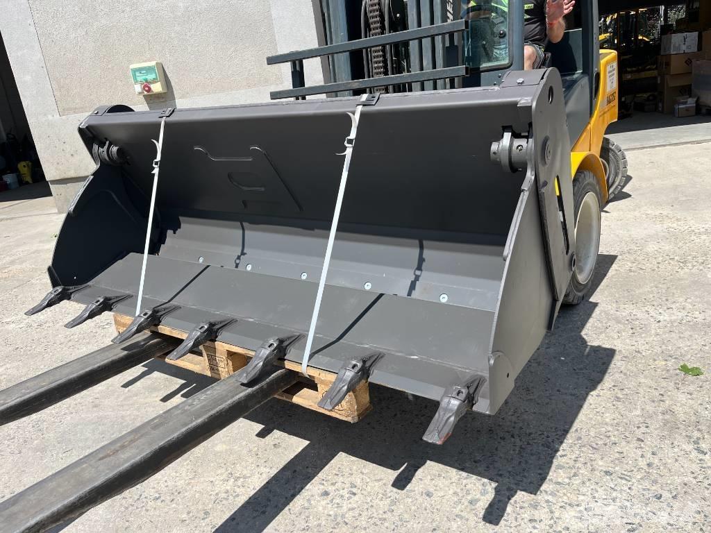 Mecalac 8 MCR Excavatoare 7t - 12t
